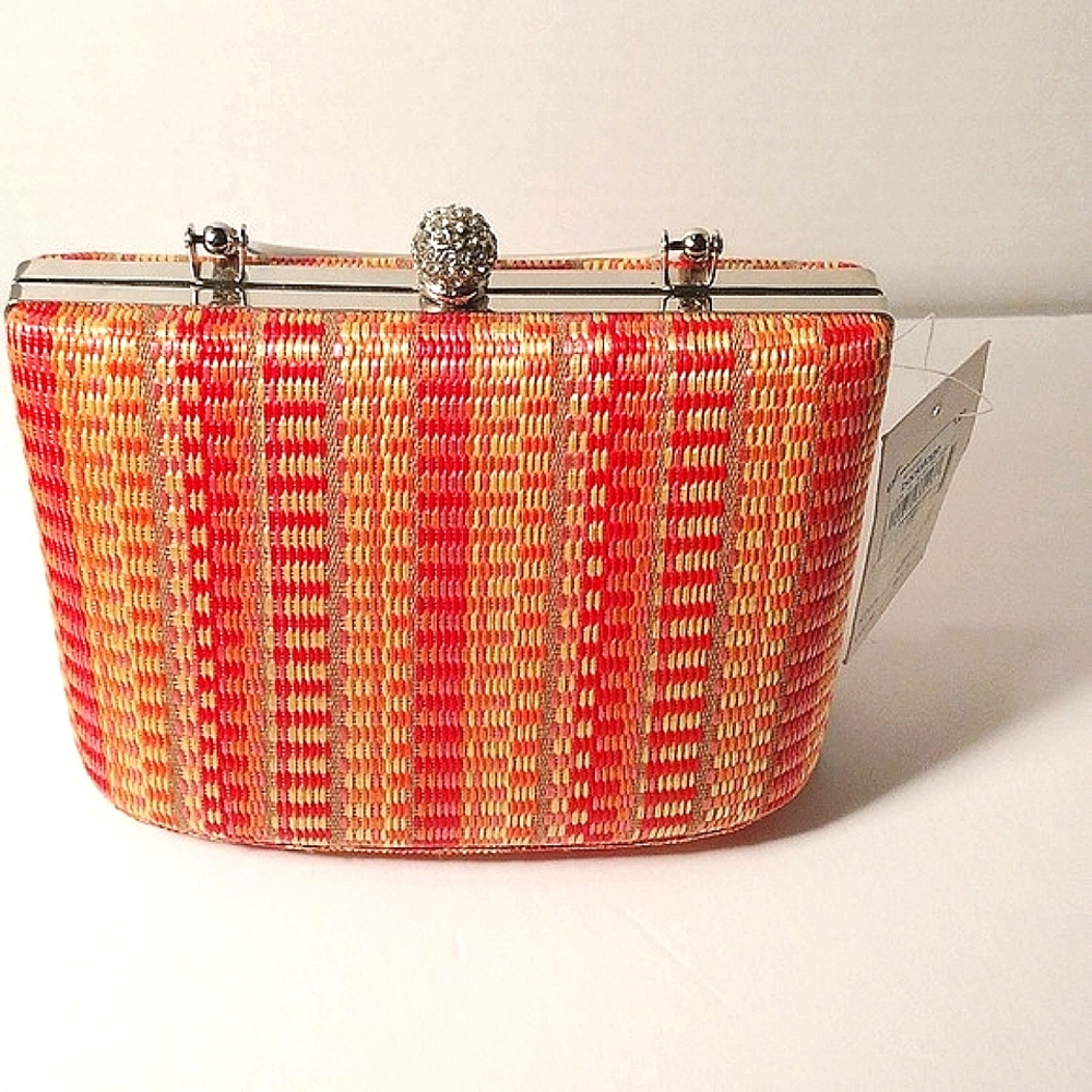 d'margeaux clutch purse silver chain strap and silver handle. - Picture 4 of 12